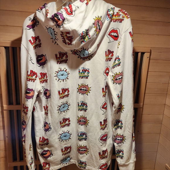 ON FIRE Lips Smackin Hoodie UNISEX - Picture 3 of 4